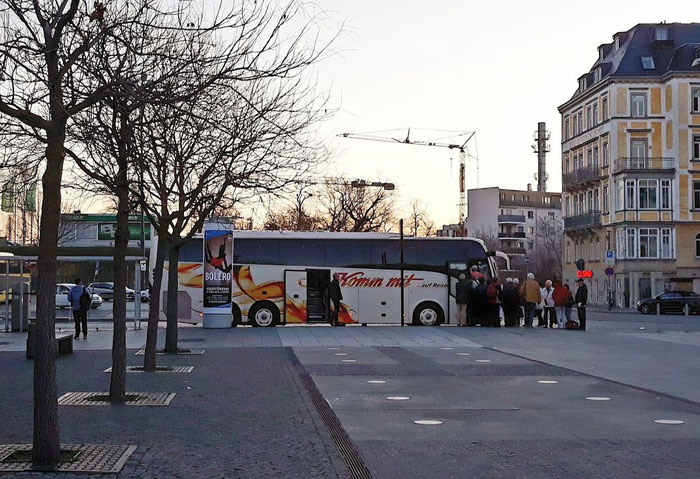 "Komm mit" - "Nein."